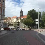At Old Town Bridge Altstadt, Elbestrand, Fahrradweg, Schiffsanleger Apartment