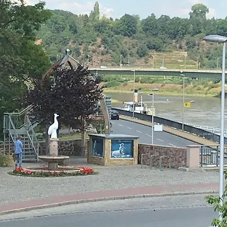 At Old Town Bridge Altstadt, Elbestrand, Fahrradweg, Schiffsanleger Apartman *