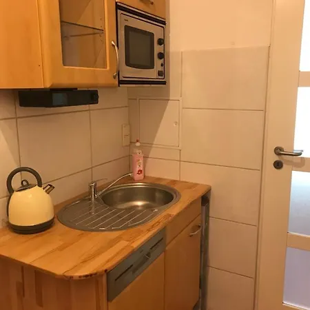 At Old Town Bridge Altstadt, Elbestrand, Fahrradweg, Schiffsanleger *