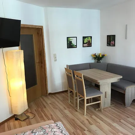 At Old Town Bridge Altstadt, Elbestrand, Fahrradweg, Schiffsanleger