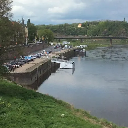 At Old Town Bridge Altstadt, Elbestrand, Fahrradweg, Schiffsanleger Apartman *