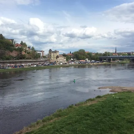 At Old Town Bridge Altstadt, Elbestrand, Fahrradweg, Schiffsanleger Lägenhet