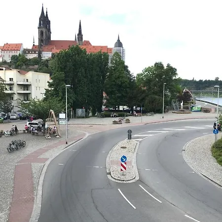 At Old Town Bridge Altstadt, Elbestrand, Fahrradweg, Schiffsanleger Lägenhet