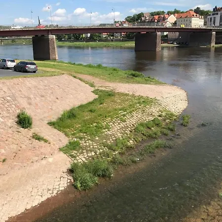 At Old Town Bridge Altstadt, Elbestrand, Fahrradweg, Schiffsanleger *