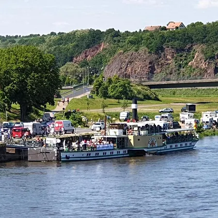 At Old Town Bridge Altstadt, Elbestrand, Fahrradweg, Schiffsanleger Lägenhet *