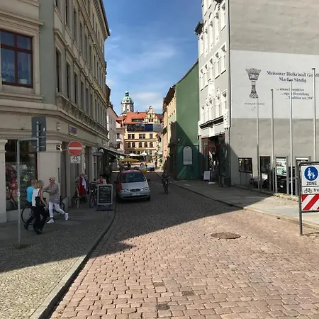 At Old Town Bridge Altstadt, Elbestrand, Fahrradweg, Schiffsanleger *