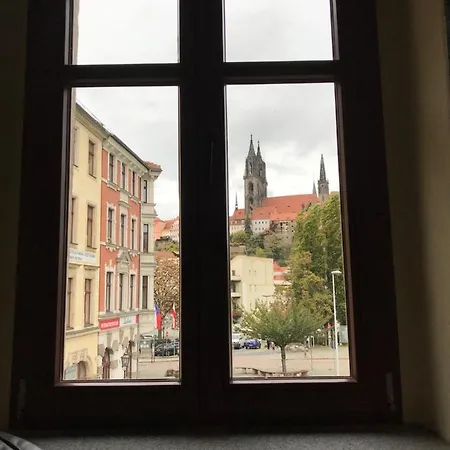 At Old Town Bridge Altstadt, Elbestrand, Fahrradweg, Schiffsanleger