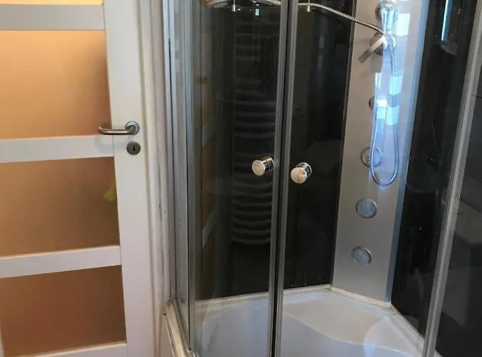 At Old Town Bridge Altstadt, Elbestrand, Fahrradweg, Schiffsanleger