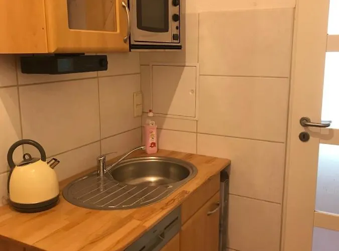 At Old Town Bridge Altstadt, Elbestrand, Fahrradweg, Schiffsanleger *