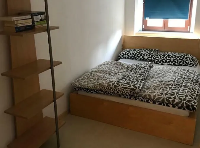 At Old Town Bridge Altstadt, Elbestrand, Fahrradweg, Schiffsanleger