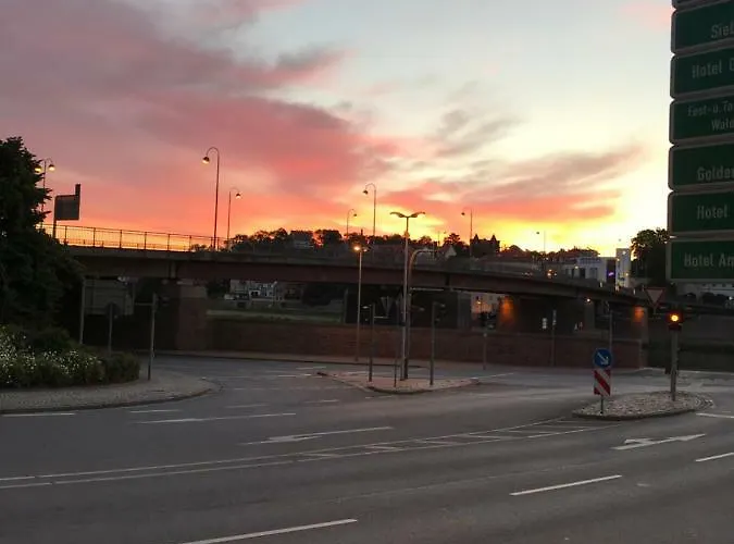 At Old Town Bridge Altstadt, Elbestrand, Fahrradweg, Schiffsanleger Apartment *
