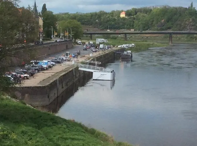 At Old Town Bridge Altstadt, Elbestrand, Fahrradweg, Schiffsanleger Apartment *