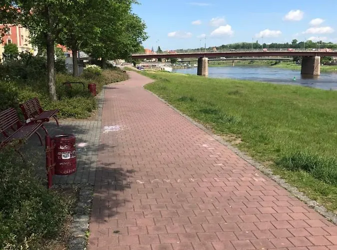 At Old Town Bridge Altstadt, Elbestrand, Fahrradweg, Schiffsanleger * Meissen